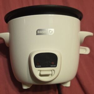 Dash White Mini Rice Cooker